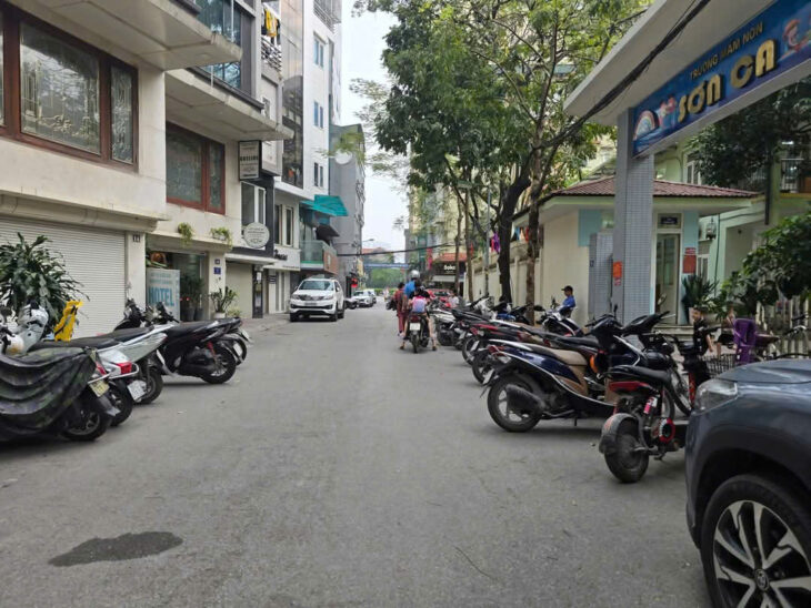 Nguyễn Chánh! Phân lô ô tô tránh vỉa hè rộng, kinh doanh ngày đêm sầm uất, 2 thoáng, vài bước ra