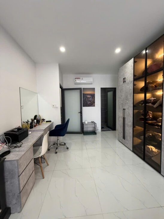 SÁT MẶT TIỀN KHÁNH HỘI Q4 NGANG 3.7 DÀI 10 NỞ 5.2 M 4T NHĨNH 6 TỎI