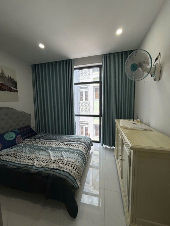 SÁT MẶT TIỀN KHÁNH HỘI Q4 NGANG 3.7 DÀI 10 NỞ 5.2 M 4T NHĨNH 6 TỎI