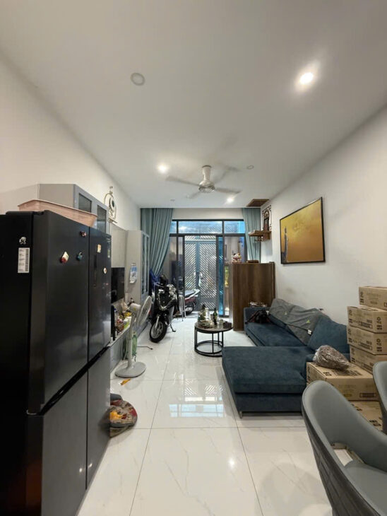 SÁT MẶT TIỀN KHÁNH HỘI Q4 NGANG 3.7 DÀI 10 NỞ 5.2 M 4T NHĨNH 6 TỎI