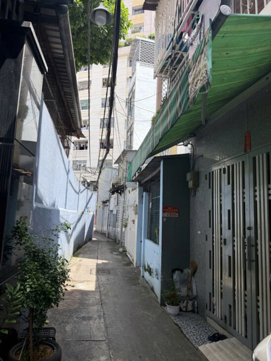 SÁT MẶT TIỀN KHÁNH HỘI Q4 NGANG 3.7 DÀI 10 NỞ 5.2 M 4T NHĨNH 6 TỎI