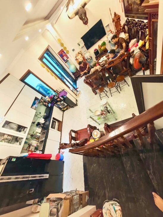 QUAN HOA 61M GIÁ 14,5 TỶ-NỘI THẤT ĐẸP,DÂN XÂY,NGÕ BA GÁC,THÔNG,GẦN PHỐ