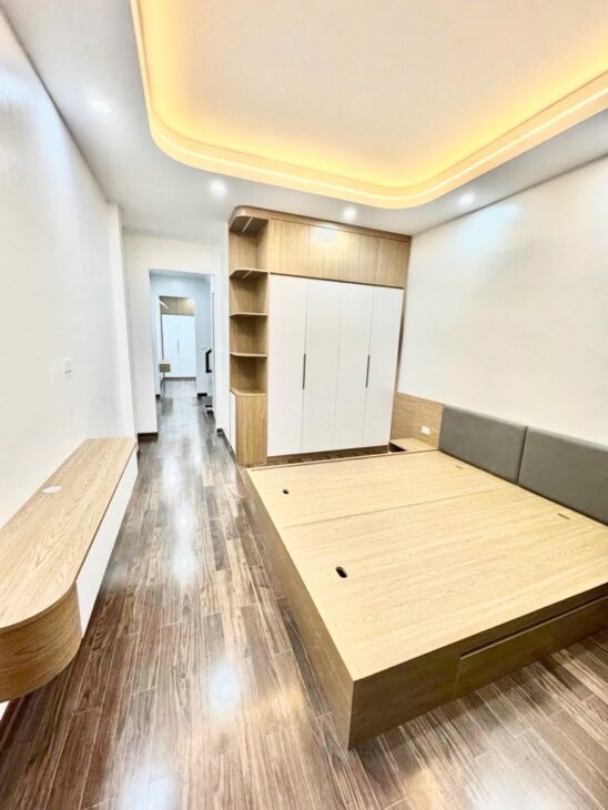 CẦU GIẤY DT 46M GIÁ 15,8 TỶ-Ô TÔ QUA NHÀ,KINH DOANH SẦM UẤT-NHÀ ĐẸP,CÁCH PHỐ 50M