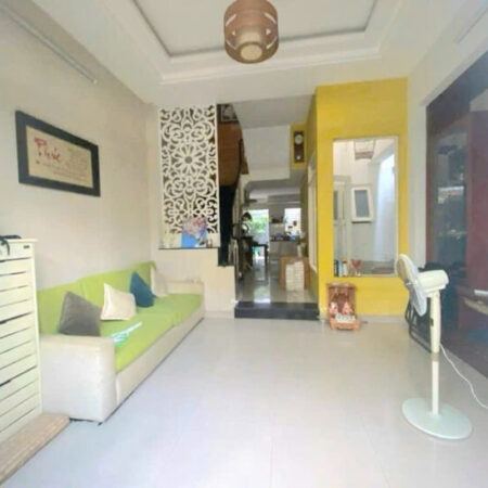 CÁCH MẶT TIỀN 3 CĂN NHÀ TRUNG TÂM Q7 NGANG 4.6 X 17 – 3T CÓ 8 TỶ