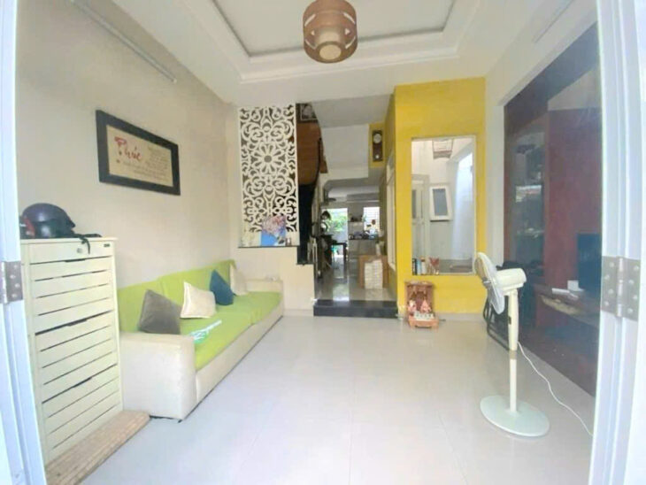 CÁCH MẶT TIỀN 3 CĂN NHÀ TRUNG TÂM Q7 NGANG 4.6 X 17 – 3T CÓ 8 TỶ