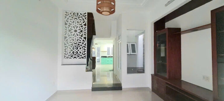 CÁCH MẶT TIỀN 3 CĂN NHÀ TRUNG TÂM Q7 NGANG 4.6 X 17 – 3T CÓ 8 TỶ