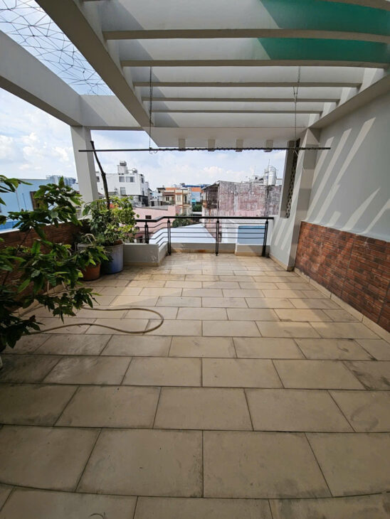 CÁCH MẶT TIỀN 3 CĂN NHÀ TRUNG TÂM Q7 NGANG 4.6 X 17 – 3T CÓ 8 TỶ