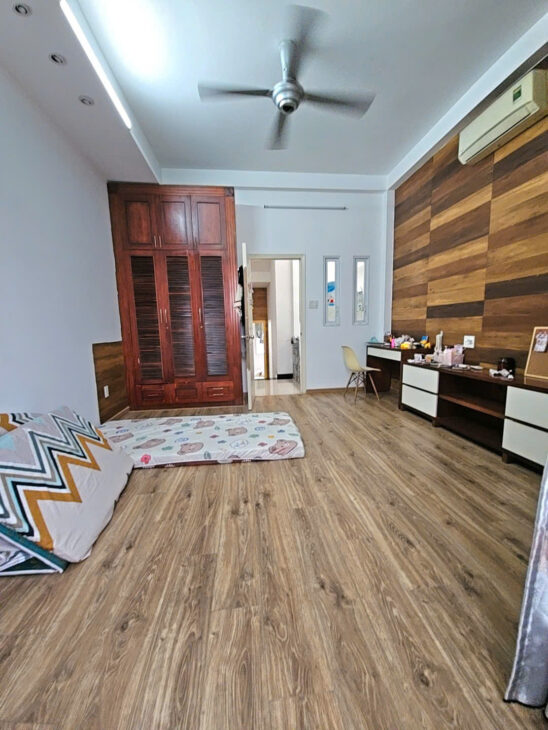 CÁCH MẶT TIỀN 3 CĂN NHÀ TRUNG TÂM Q7 NGANG 4.6 X 17 – 3T CÓ 8 TỶ