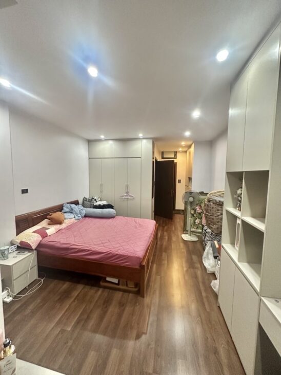 LẠC LONG QUÂN 40M GIÁ 12 TỶ-GẦN Ô TÔ TRÁNH,NGÕ THÔNG,DÂN XÂY,NỘI THÁT ĐẸP