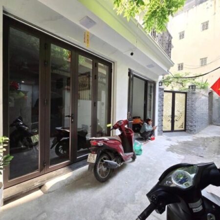 ĐỘI CẤN 35M-10,6 TỶ-NHÀ ĐẸP,THANG MÁY,NGÕ THÔNG,SÁNG,BA GÁC ĐUA,GẦN Ô TÔ