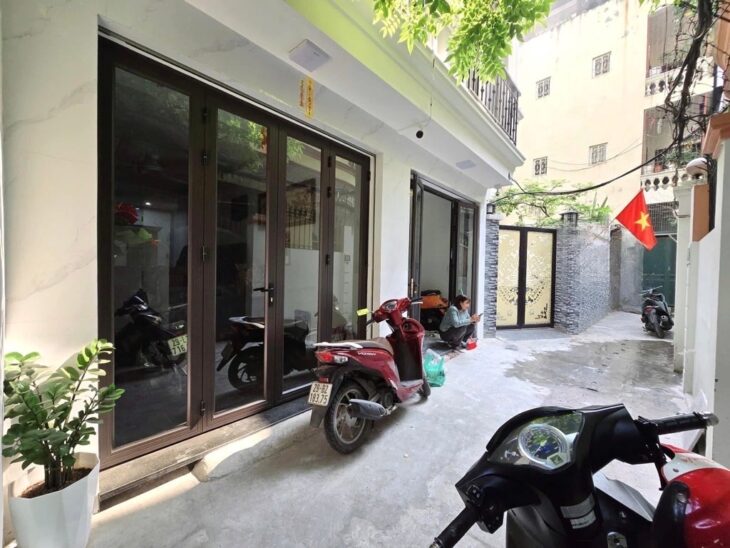 ĐỘI CẤN 35M-10,6 TỶ-NHÀ ĐẸP,THANG MÁY,NGÕ THÔNG,SÁNG,BA GÁC ĐUA,GẦN Ô TÔ