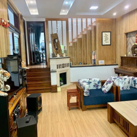 Biệt Thự Sân Vườn Cần Sang Nhượng – Gần Trường SkyLine – Khu Biệt Thự Thăng Long – Giá 19 tỷ