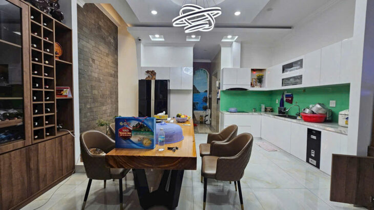 BÁN NHÀ 5 TẦNG CÓ THANG MÁY – TRUNG TÂM PHỐ – HẺM Ô TÔ ĐƯỜNG BẠCH ĐẰNG