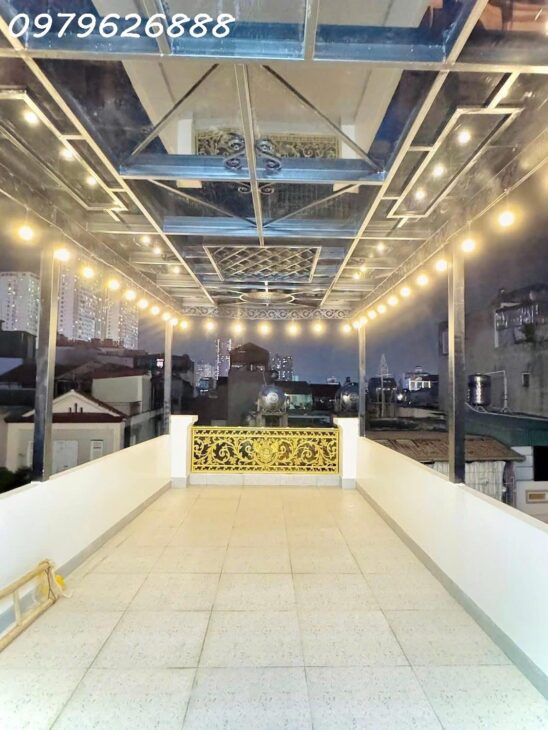 NHÀ PHỐ HOÀNG QUỐC VIỆT. FULL NỘI THẤT CAO CẤP, THANG MÁY, Ô TÔ VÀO NHÀ. CHỈ VIỆC XÁCH VALI VỀ Ở