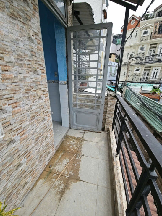 Cách mặt tiền xe hơi 🚘 10 m Q4 CÓ 3 TỶ