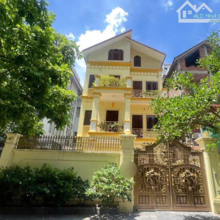 Bán BT Trung Văn Vinaconex3, Nam Từ Liêm. DT 217m x 4T. Có hầm. Giá 49,5 tỷ. LH:0964769634