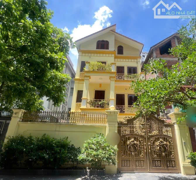 Bán BT Trung Văn Vinaconex3, Nam Từ Liêm. DT 217m x 4T. Có hầm. Giá 49,5 tỷ. LH:0964769634