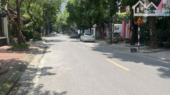 Bán BT Trung Văn Vinaconex3, Nam Từ Liêm. DT 217m x 4T. Có hầm. Giá 49,5 tỷ. LH:0964769634