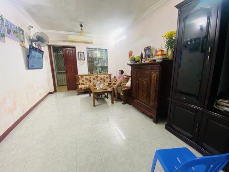 TẬP THỂ TẦNG 1 CẦU GIÁY DT 80M 3 NGỦ 2 WC GIÁ 4,750 TỶ,Ô TÔ ĐỖ NGÀY ĐÊM