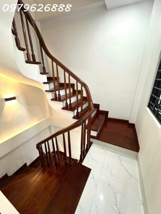 BÁN NHÀ PHỐ LÊ THANH NGHỊ – FULL NỘI THẤT – NGÕ THOÁNG – LÔ GÓC ĐẸP – 62x5T