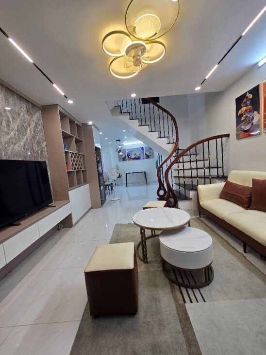 HOÀNG HOA THÁM 45M,4 NGỦ GIÁ 8,1 TỶ,FULL NỘI THẤT,NGÕ THÔNG,NỞ HẬU ĐẸP