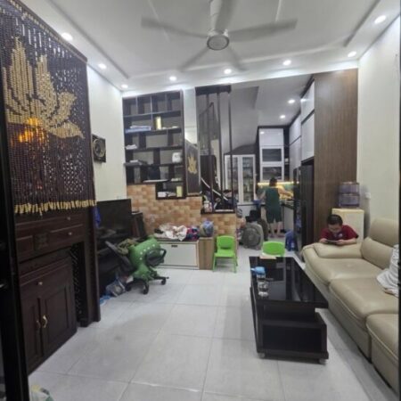 QUAN HOA CẦU GIẤY 28M x MT 4,1M GIÁ 6,8 TỶ NGÕ RỘNG 3M,THÔNG CÁC HƯỚNG