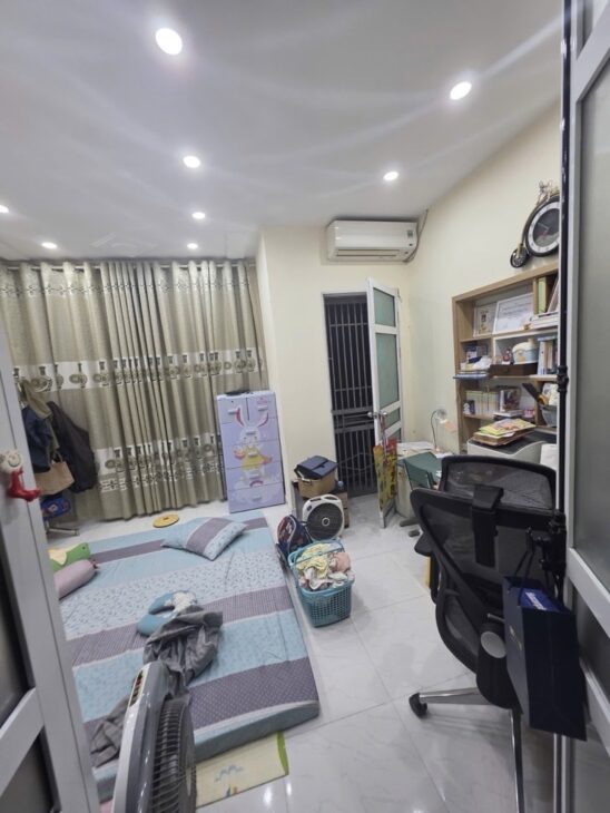 QUAN HOA CẦU GIẤY 28M x MT 4,1M GIÁ 6,8 TỶ NGÕ RỘNG 3M,THÔNG CÁC HƯỚNG