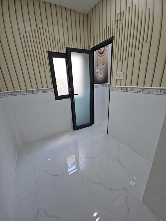 SÁT MẶT TIỀN HẺM NGANG 3.5 M DIỆN TÍCH 23.5M2 ĐÚC BÊ TÔNG Q4 HƠN 2 TỶ