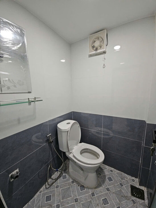 SÁT MẶT TIỀN HẺM NGANG 3.5 M DIỆN TÍCH 23.5M2 ĐÚC BÊ TÔNG Q4 HƠN 2 TỶ