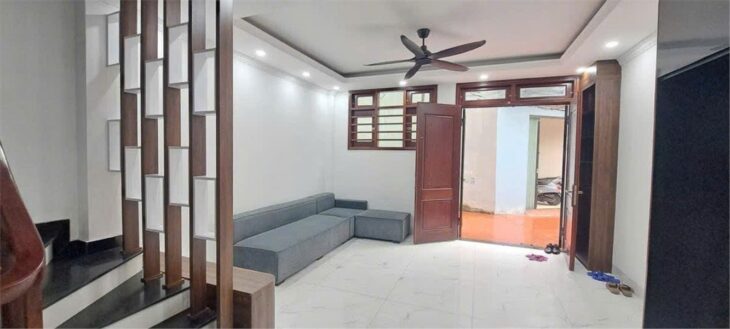 Bán nhà ngõ 564 Nguyen văn Cừ, Bồ Đề,35m 5T oto ,KD, 7,6 tỷ .