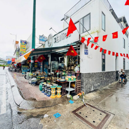 Bán nhà ở đường Nguyễn Kiệm hường ra Phạm Văn Đống giáp Bình Thạnh giá chỉ 3 tỷ nhà đẹp, ở ngay.