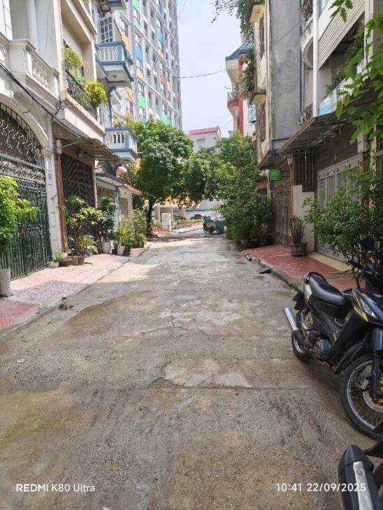 PHÙNG CHÍ KIÊN 30M x5 TẦNG 8,8 TỶ-PHÂN LÔ,Ô TÔ TRÁNH NHÀ DÂN XÂY,2 THOÁNG,FULL NỘI THẤT