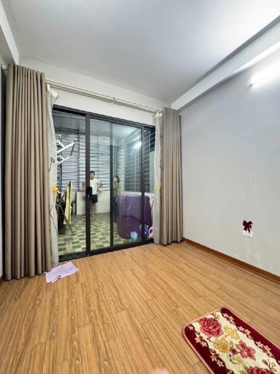 PHÙNG CHÍ KIÊN 30M x5 TẦNG 8,8 TỶ-PHÂN LÔ,Ô TÔ TRÁNH NHÀ DÂN XÂY,2 THOÁNG,FULL NỘI THẤT