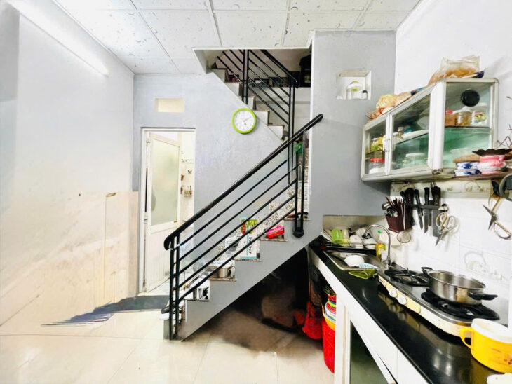 Bán nhà hẻm xe ô tô đường Phan Văn Trị, Phường 7, Quận Gò Vấp, giá chỉ 3 tỷ 9, nhà đẹp, ở ngay