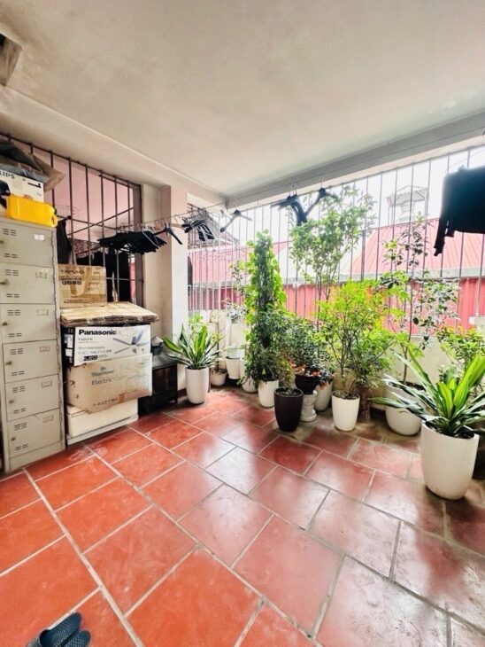 CẦU GIẤY DT 35M-7,9 TỶ,GẦN PHỐ,GẦN HỒ,NGÕ THÔNG,NHÀ DÂN XÂY ĐẸP,SỔ ĐỎ HOA HẬU