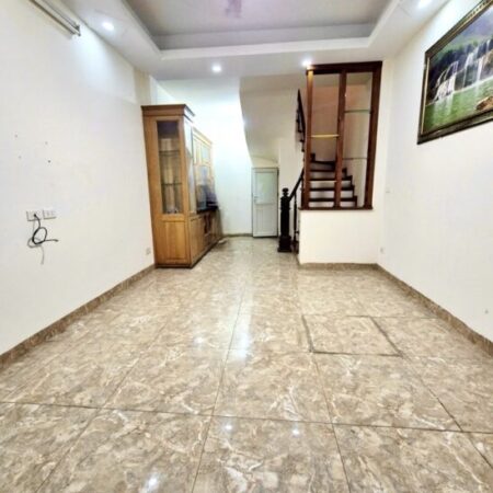 CẦU GIẤY DT 35M-7,9 TỶ,GẦN PHỐ,GẦN HỒ,NGÕ THÔNG,NHÀ DÂN XÂY ĐẸP,SỔ ĐỎ HOA HẬU