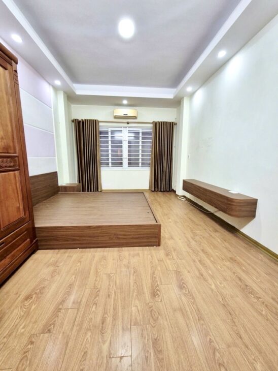 CẦU GIẤY DT 35M-7,9 TỶ,GẦN PHỐ,GẦN HỒ,NGÕ THÔNG,NHÀ DÂN XÂY ĐẸP,SỔ ĐỎ HOA HẬU