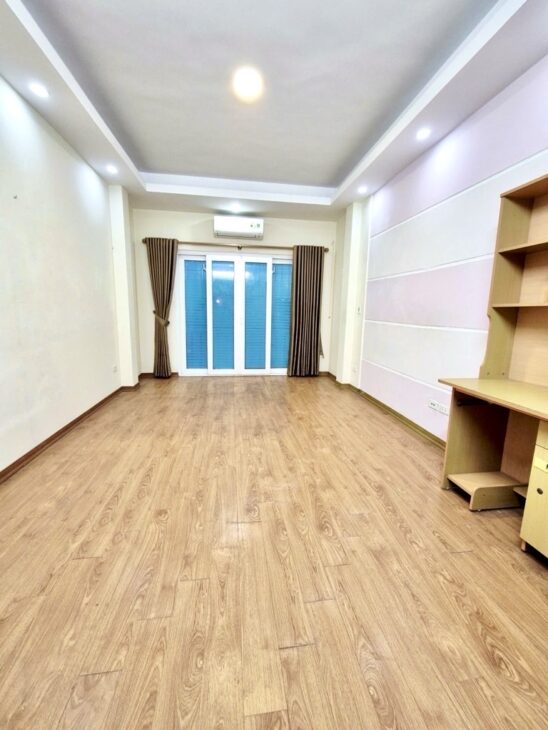 CẦU GIẤY DT 35M-7,9 TỶ,GẦN PHỐ,GẦN HỒ,NGÕ THÔNG,NHÀ DÂN XÂY ĐẸP,SỔ ĐỎ HOA HẬU