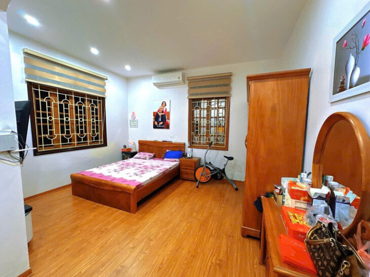 HÀO NAM LÔ GÓC 3 MẶT THOÁNG – GẦN Ô TÔ – DT 50m2 4 tầng mặt tiền 4.5m Giá 13.2 tỷ