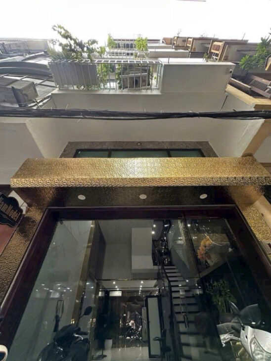 PL NGUYỄN CHÍ THANH – Ô TÔ TRÁNH – NGÕ THÔNG – 40m2 5 tầng mt 4.1m Giá 20tỷ