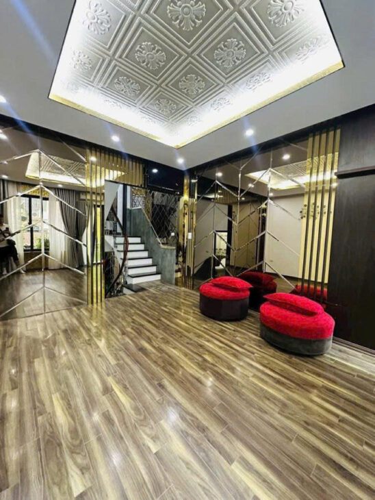 PL NGUYỄN CHÍ THANH – Ô TÔ TRÁNH – NGÕ THÔNG – 40m2 5 tầng mt 4.1m Giá 20tỷ