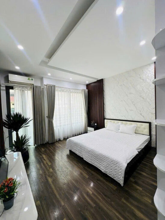 PL NGUYỄN CHÍ THANH – Ô TÔ TRÁNH – NGÕ THÔNG – 40m2 5 tầng mt 4.1m Giá 20tỷ