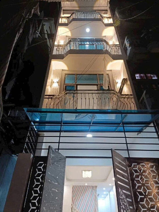 Bán nhà mặt phố Trường Chinh, Đống Đa. DT 52m2, 6 tầng, 6PN, SĐCC. Giá 15 tỷ. LH: 0975948906