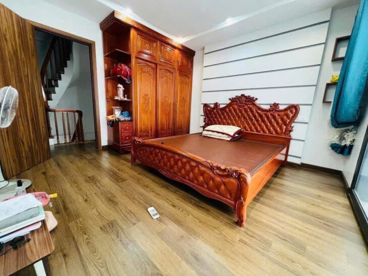 NHÀ MỚI TRUNG KÍNH – Ở NGAY – TRUNG TÂM CẦU GIẤY Dt 30m2 5 tầng mặt tiền 4.2m Giá 9.1 tỷ