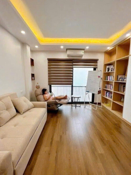 NHÀ MỚI TRUNG KÍNH – Ở NGAY – TRUNG TÂM CẦU GIẤY Dt 30m2 5 tầng mặt tiền 4.2m Giá 9.1 tỷ