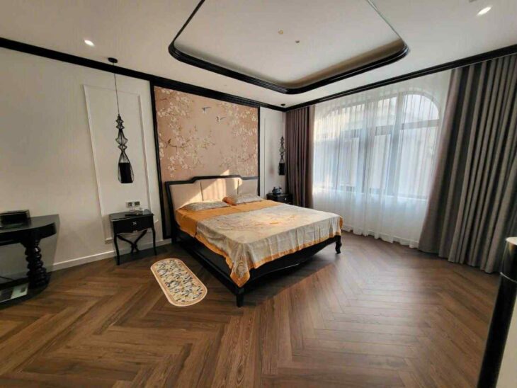 nhà đẹp Hồng Tiến, 65m x 5 tầng, mặt tiền 7.4m, gara ôtô, phong cách indochina