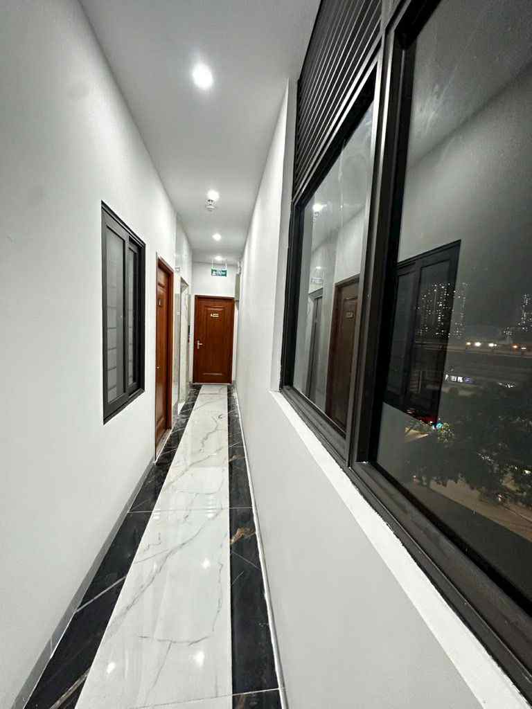 Bán căn hộ dịch vụ 75m 6 tầng thang máy, lô góc, ngõ thông ô tô đỗ cổng, vài bước ra phố, PCCC đầy