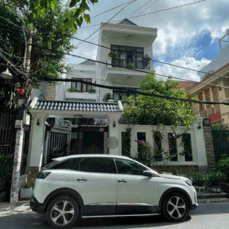 Căn duy nhất gần Dương Quảng Hàm 2 tầng, 5x19m, hẻm 4m, gần khu ăn uống giá 7.8 tỷ, ở ngay