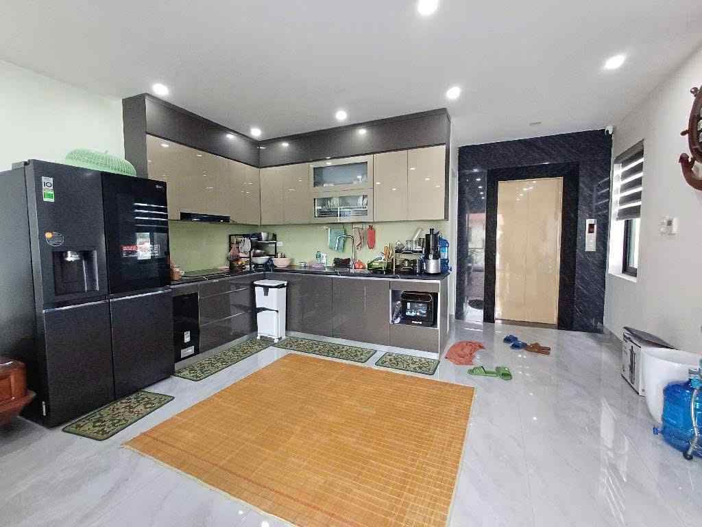 Bán nhà Tân Mai, quận Hoàng Mai 60m 7 tầng nhà mới cực đẹp thang máy, ô tô cất trong nhà, trước nhà