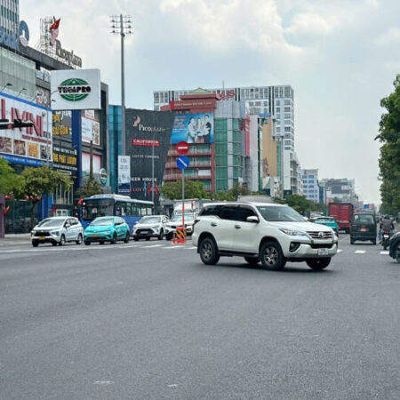 Bán nhà 4 tầng BTCT hẻm 8m Cộng Hòa ngang 5m 100m2 có gara sát bên ga T3 chỉ 23 tỷ.